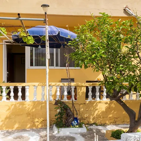 Mika's House In Village Apartment *